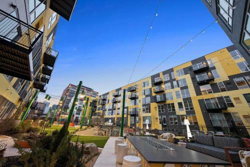 Upscale 2 Bedroom Stay With Rooftop Pool And Hot Tub! 402