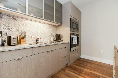 Upscale 2 Bedroom Stay With Rooftop Pool And Hot Tub! 624