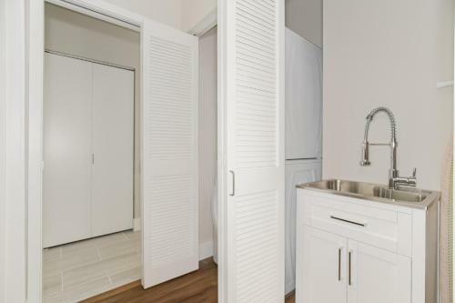Upscale 2 Bedroom Stay With Rooftop Pool And Hot Tub! 624