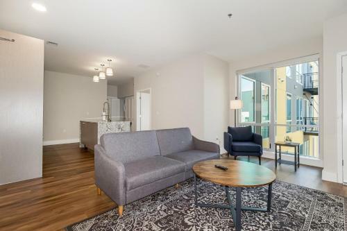 Upscale 2 Bedroom Stay With Rooftop Pool And Hot Tub! 624