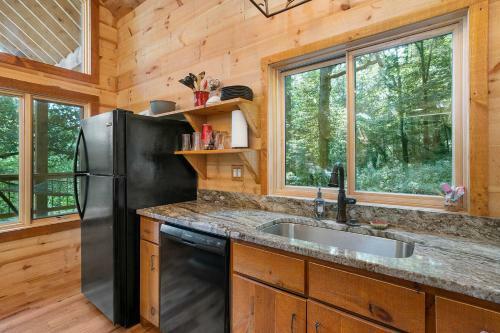 Lodge Affinity Riverside Cabin