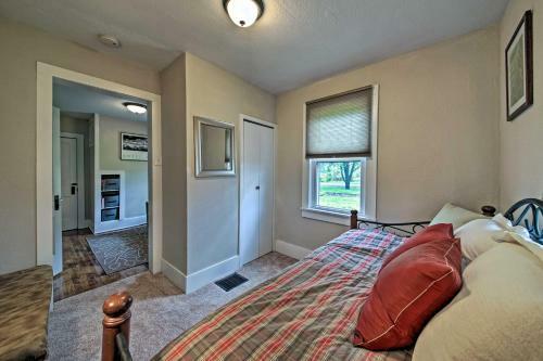 Lucky Dawg Pet-friendly Abode Near St Louis!