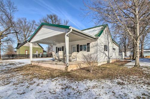 Cozy Perry Cabin - 8 Mi To Mark Twain Lake!