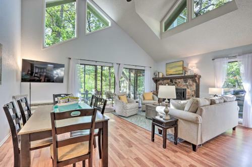 Updated Osage Beach Cottage With Resort Perks!
