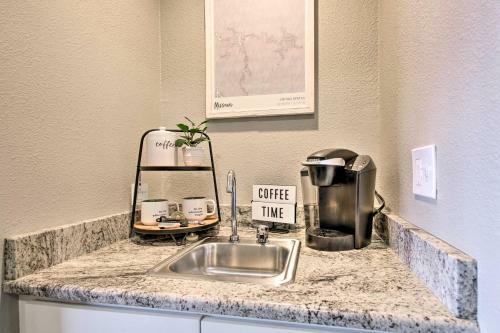 Apartamento Updated Lakefront Condo And Patio And Pool Access