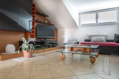 Linden Apartment