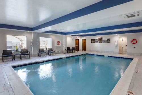 Hotel Comfort Suites St Louis - Sunset Hills