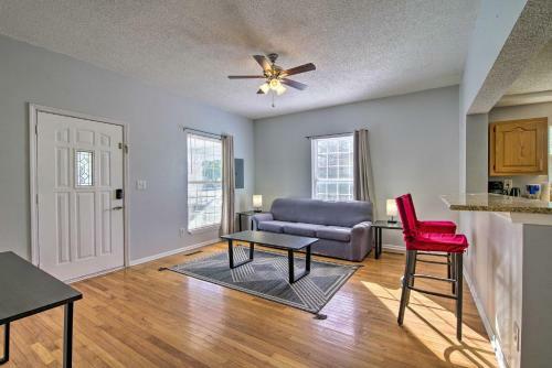 Bright And Cozy Springfield Home With Large Yard!
