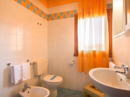 Delightful Holiday Home In Rosolina With A Shared Pool