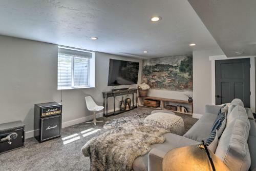 Luxe Glacier Getaway Walk To Downtown Kalispell!