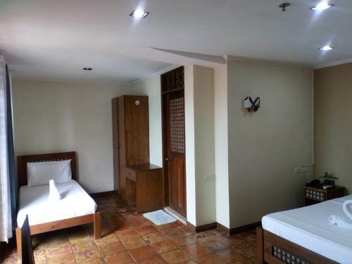 Hostal Makabata Guesthouse