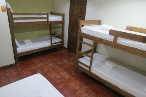 Hostal Makabata Guesthouse