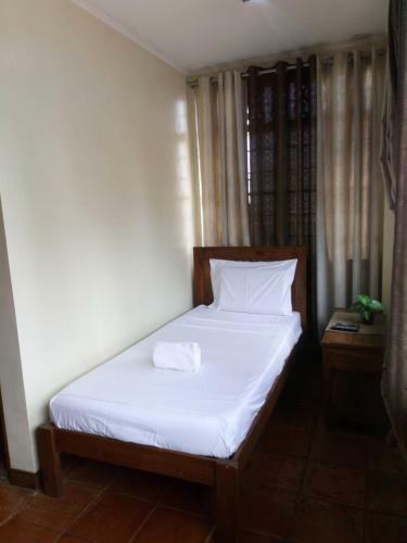 Hostal Makabata Guesthouse