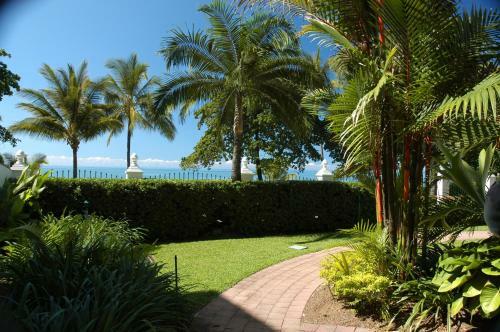 Aparthotel Costa Royale Beachfront Apartments