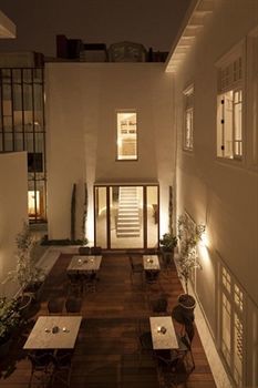 Hotel B