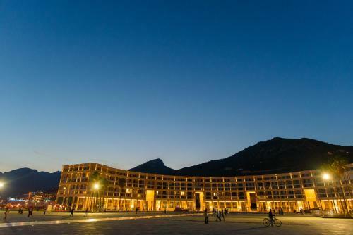 Apartamento Mareluna Crescent - Luxury Seafront Experience