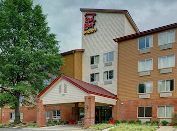 Hotel Red Roof Plus - Raleigh Ncsu/ Convention Center