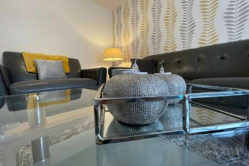 Silver Stag Properties, 3 Bed House With Parking