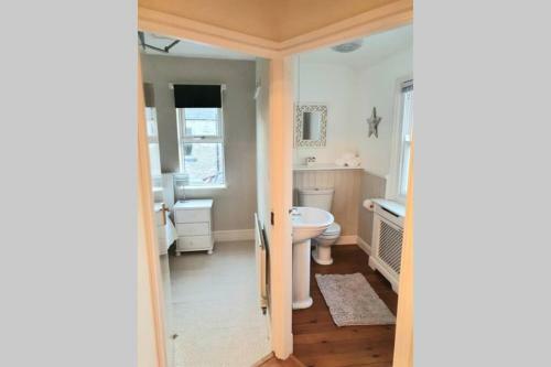 Westfield House - Characterful 7 Bedroom Townhouse