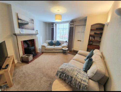 Cosy, Central 3 Bed Cottage, With Wood Burner