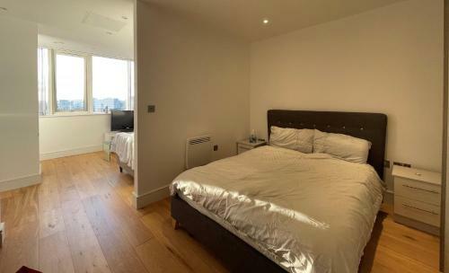 Apartment On Slough High Street