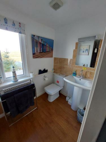 Spacious Open Plan 3 Bed Apartment With Sea Views
