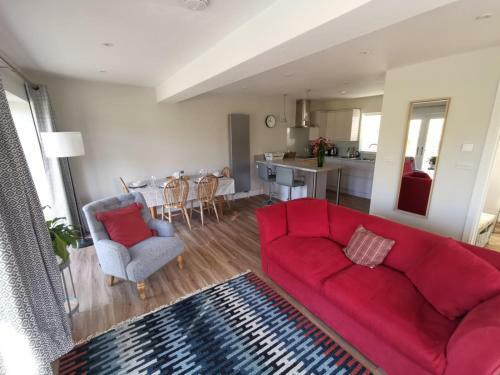 Contemporary Cottage Outside South Harting