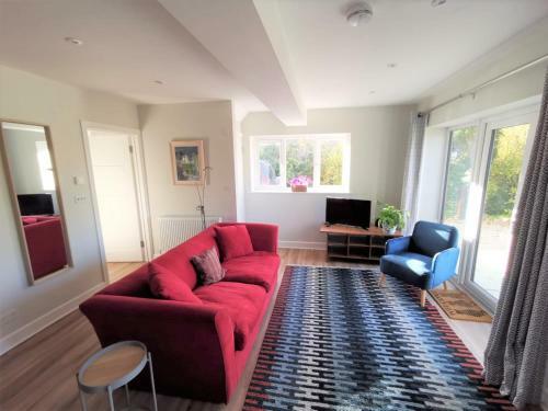 Contemporary Cottage Outside South Harting