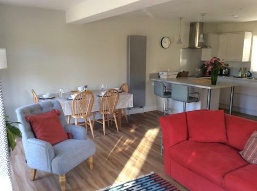 Contemporary Cottage Outside South Harting