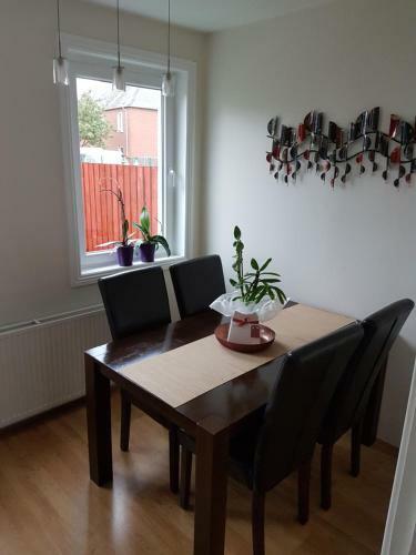 Spacious 2 Double Bedrooms House For A Relaxing Stay.