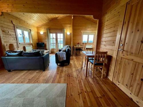 Lilly Lodge, Lake Pochard