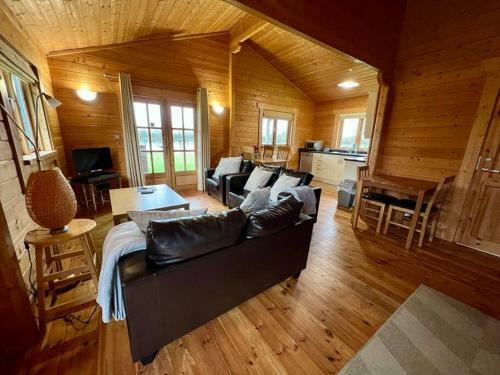 Lilly Lodge, Lake Pochard