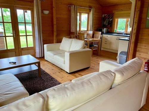 Reeds Lodge, Lake Pochard