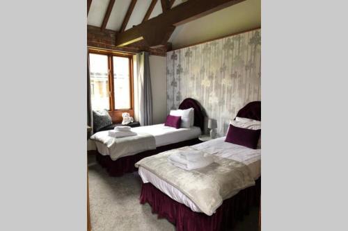 Wow! Unique And Pretty Barn With Hot Tub, Enclosed Courtyard.