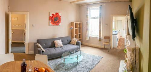 Delightful Central, Seaside Apartment-with Free Parking