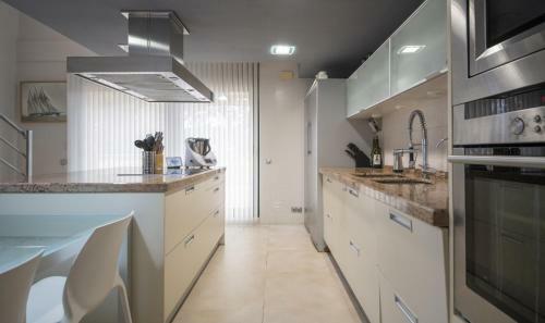 Th150 Modern House In Tamarit With Private Pool