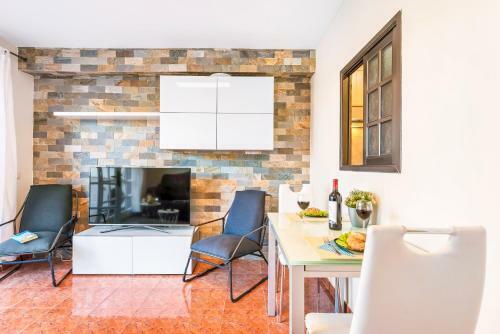 12a Amarilla Bay Holiday Apartment, Pool And AC