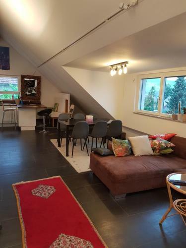 Apartamento 3,5 Zimmer Hochwertig Eingerichtete Dachgeschosswohnung