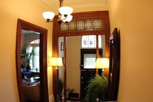 Toronto Garden Inn Bed & Breakfast
