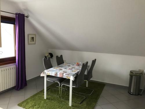 Bed & Breakfast Zum Hoambarg, Kitchen, Balcony, Bathroom