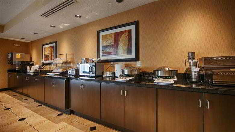 Hotel Best Western Plus Airport Inn & Suites