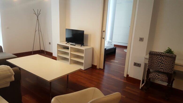 Apartamentos Azz Sevilla Torre De La Plata