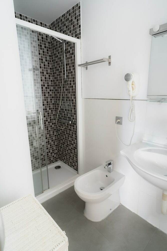 Apartamentos Azz Sevilla Torre De La Plata