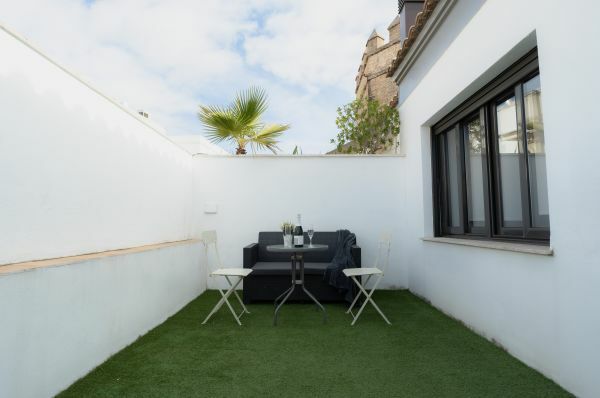 Apartamentos Azz Sevilla Torre De La Plata