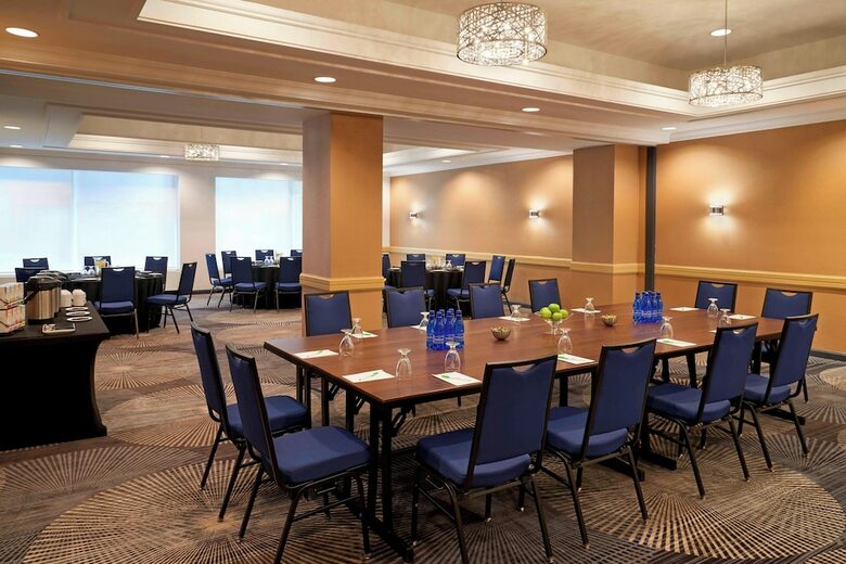 Hotel Courtyard By Marriott Downtown Toronto