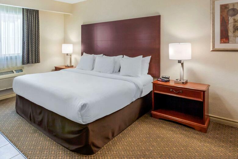 Hotel Comfort Inn & Suites Thousand Islands Harbour District