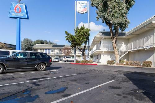Motel 6 Hayward