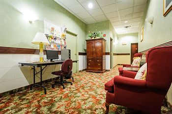 Peterborough Inn & Suites Hotel