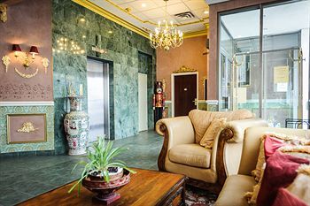 Peterborough Inn & Suites Hotel