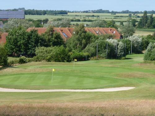 Apartamento Fewo-mit-terasse-u-garten-am-golfplatz